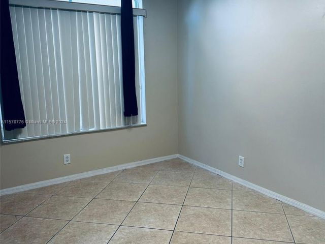 Home for rent at 3750 SW 51st St 3750 - photo 5281389