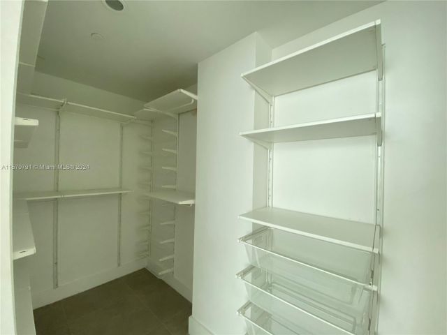 Apartment for sale  Unit #1111 - photo 5282381