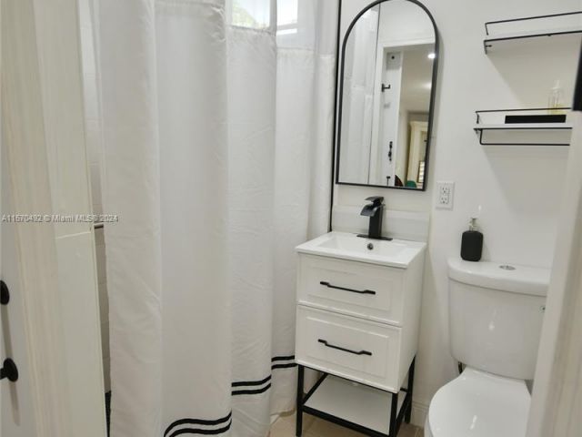 Home for rent at 556 NW 35th St 0 - photo 5293616