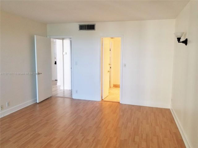 Apartment for rent  Unit #D604 - photo 5291765