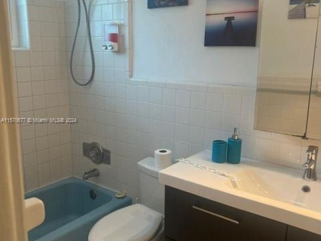 Home for rent at 1745 NE 52nd St 1 - photo 5288418