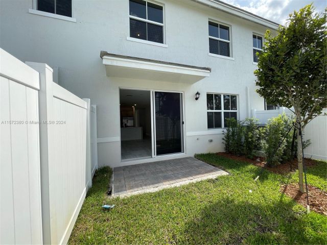 Home for rent at 17025 SW 1st Street - photo 5291815