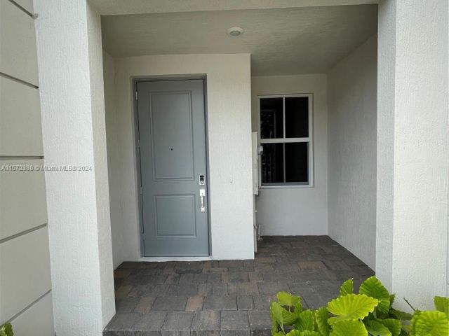 Home for rent at 17025 SW 1st Street - photo 5291833