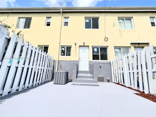 Home for rent at 444 NW 84th St 444 - photo 5293685