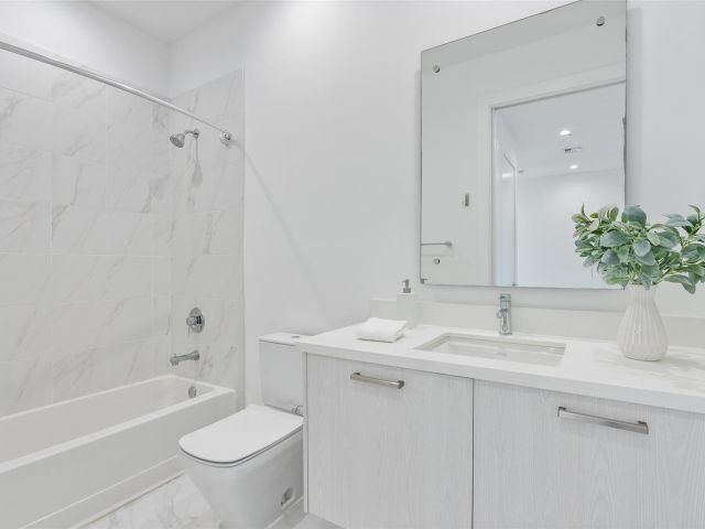 Home for sale at 1044 NE 18th Ave 101 - photo 5294753