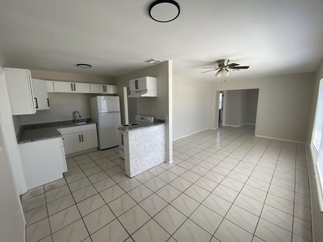 Home for rent at 1250 W 3rd Street - photo 5300694