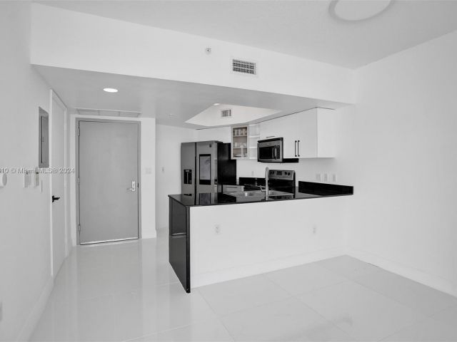 Apartment for rent  Unit #5214 - photo 5297429