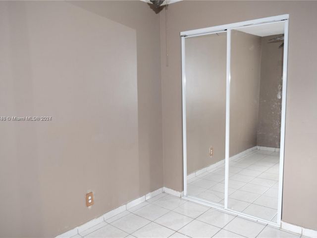 Home for rent at 925 NE 207th Ter 0 - photo 5304550