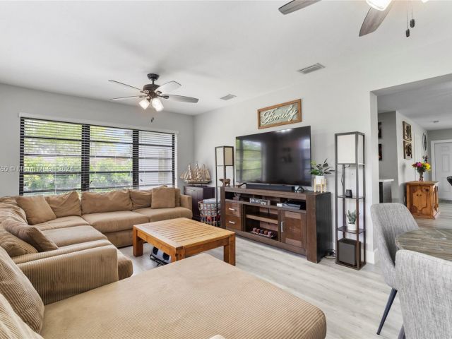 Home for sale at 611 NW 17th St - photo 5387934