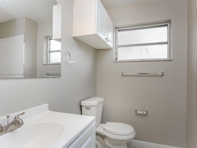Home for rent at 219 SW 21st Way - photo 5296044