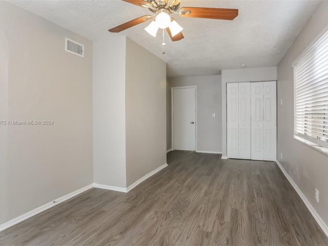 Home for rent at 219 SW 21st Way - photo 5296046