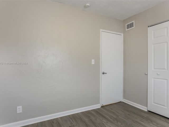 Home for rent at 219 SW 21st Way - photo 5296047