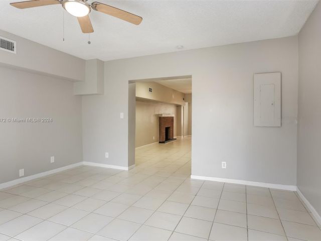Home for rent at 219 SW 21st Way - photo 5296050