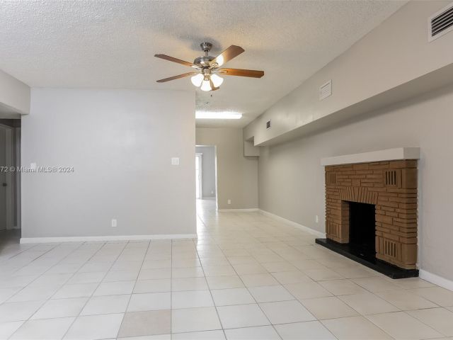 Home for rent at 219 SW 21st Way - photo 5296051