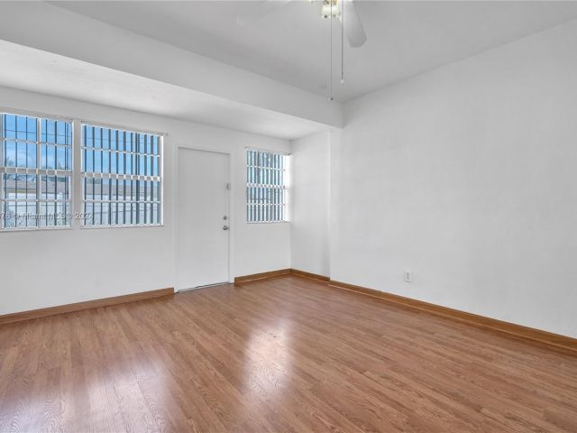 Home for rent at 1315 SE 1st Ter - photo 5296335