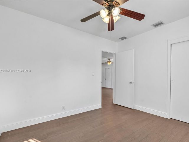 Home for rent at 1315 SE 1st Ter - photo 5296336