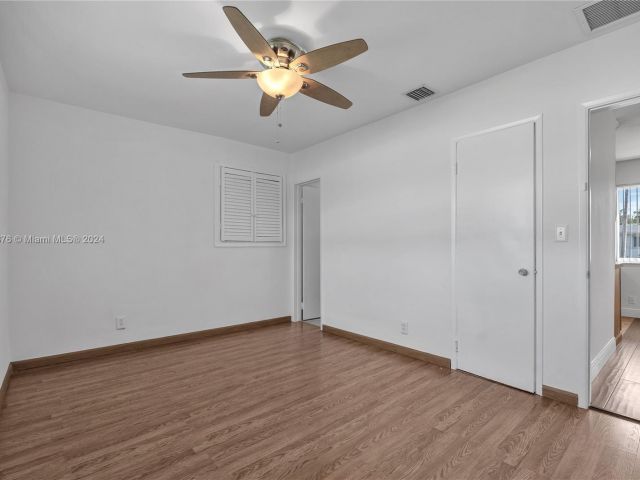 Home for rent at 1315 SE 1st Ter - photo 5296340