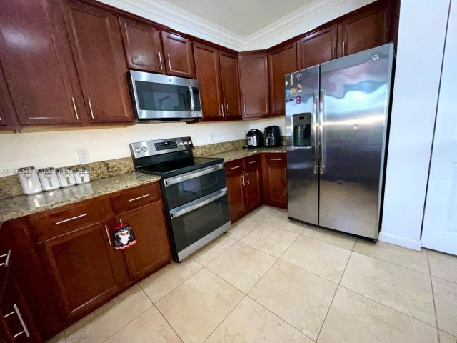 Home for sale at 8886 NW 102nd Pl 8886 - photo 5298117