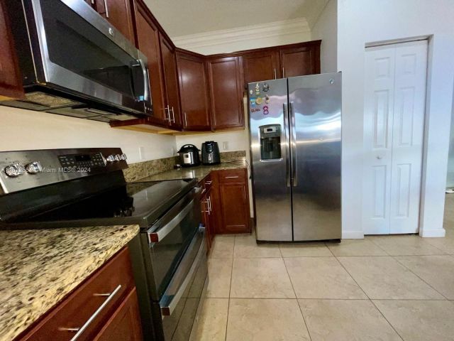 Home for sale at 8886 NW 102nd Pl 8886 - photo 5298118