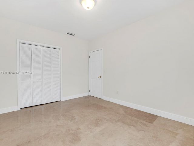 Home for rent at 2000 N Hibiscus Dr - photo 5306426