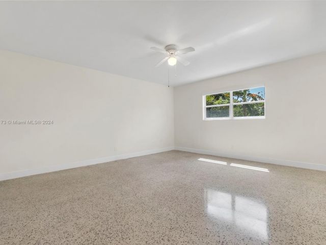Home for rent at 2000 N Hibiscus Dr - photo 5306430