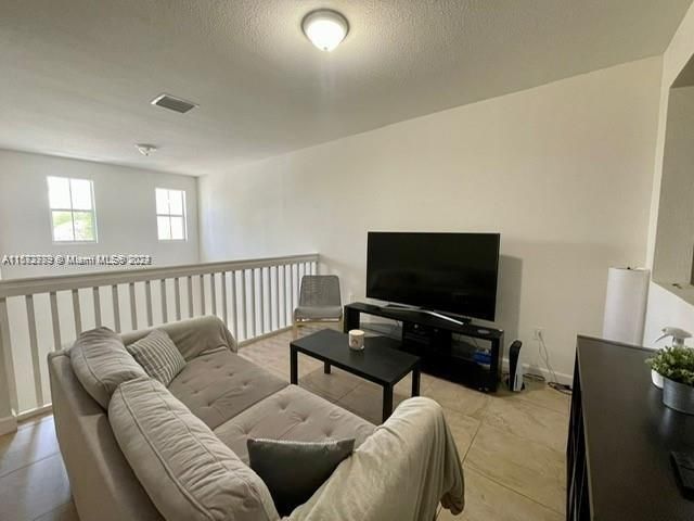 Home for rent at 7560 NW 116th Ave 7560 - photo 5342866