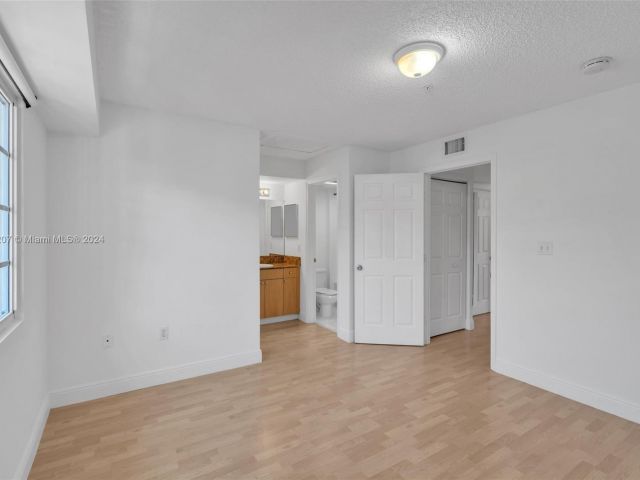 Home for rent at 2921 NE 185th St 1203 - photo 5299234