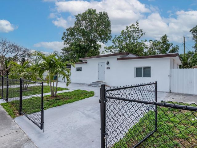Home for sale at 1420 NW 116th St - photo 5299373