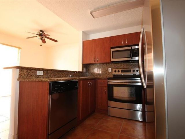 Home for rent at 6201 NW 114th Pl 243 - photo 5299410