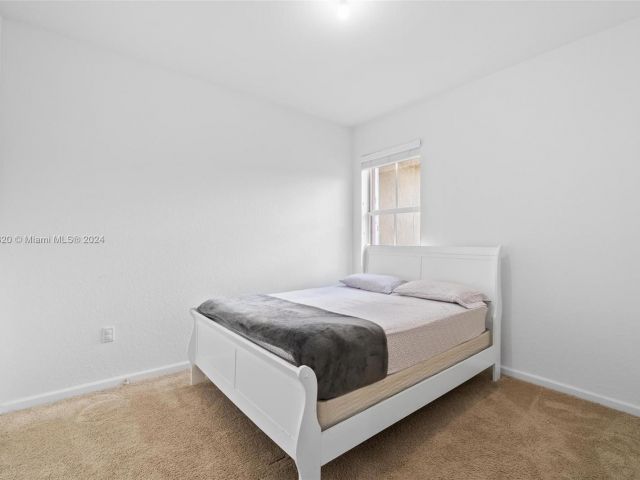 Home for rent at 1471 SE 24th Ave 1471 - photo 5300155
