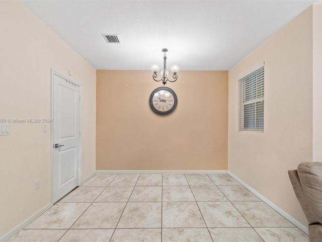 Home for rent at 1471 SE 24th Ave 1471 - photo 5300167
