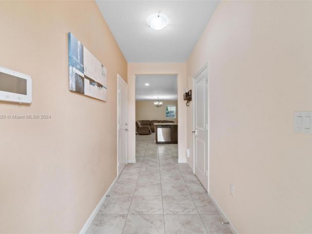 Home for rent at 1471 SE 24th Ave 1471 - photo 5300168