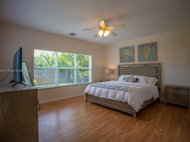 Home for sale at 605 SE 8th Ave - photo 5342782