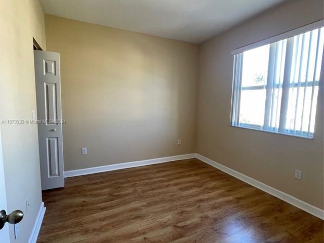 Home for rent at 992 NE 41st Pl 992 - photo 5306173