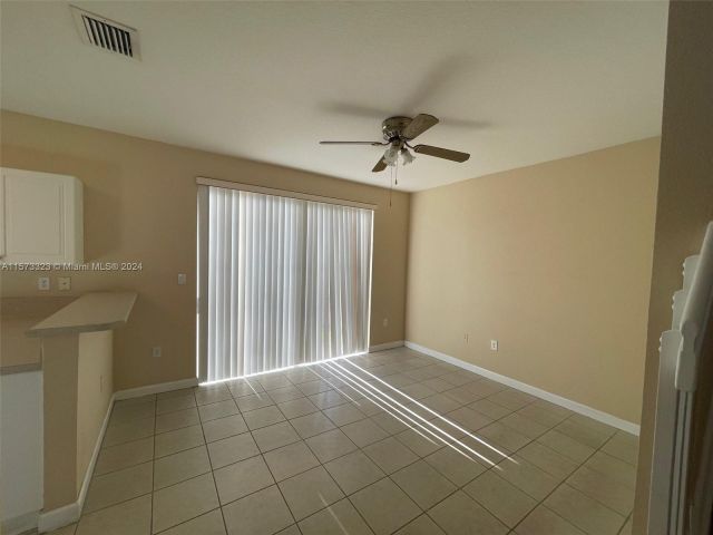 Home for rent at 992 NE 41st Pl 992 - photo 5306177