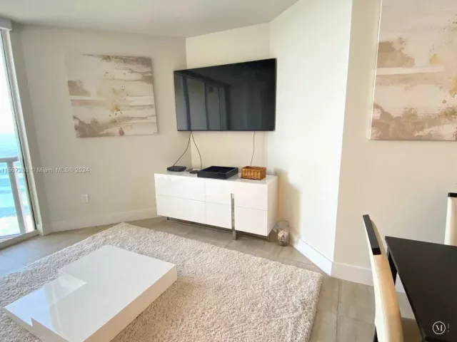 2-bedroom condo for rent in Sunny Isles Beach - 16699 Collins Ave 3009 - MondialRealty