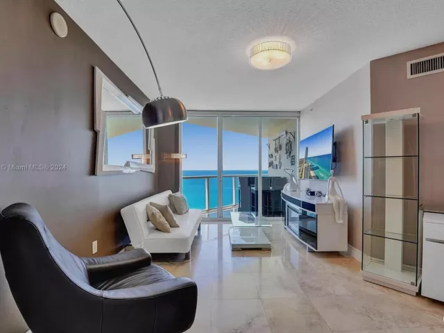 2-bedroom condo for rent in Sunny Isles Beach - 16699 Collins Ave 4106 - MondialRealty
