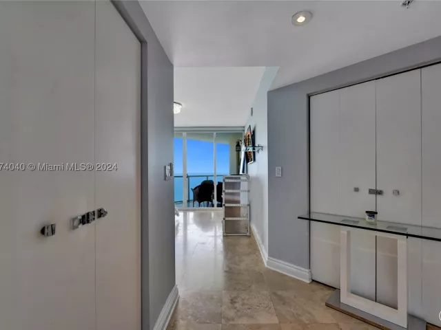 2-bedroom condo for rent in Sunny Isles Beach - 16699 Collins Ave 4106 - MondialRealty