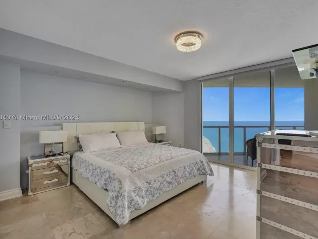 2-bedroom condo for rent in Sunny Isles Beach - 16699 Collins Ave 4106 - MondialRealty
