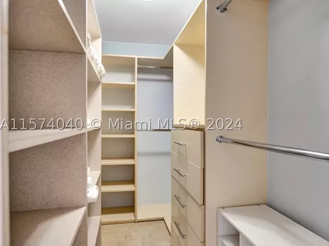 2-bedroom condo for rent in Sunny Isles Beach - 16699 Collins Ave 4106 - MondialRealty
