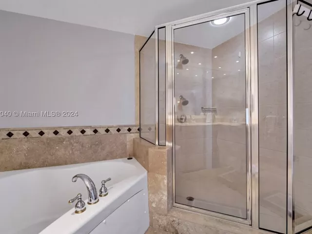 2-bedroom condo for rent in Sunny Isles Beach - 16699 Collins Ave 4106 - MondialRealty