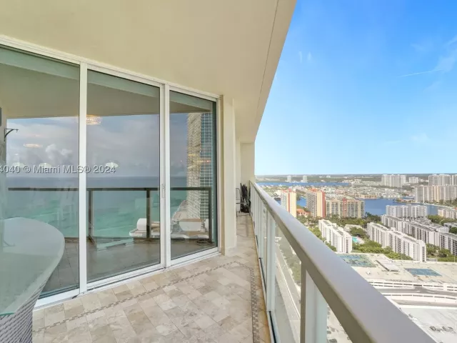 2-bedroom condo for rent in Sunny Isles Beach - 16699 Collins Ave 4106 - MondialRealty