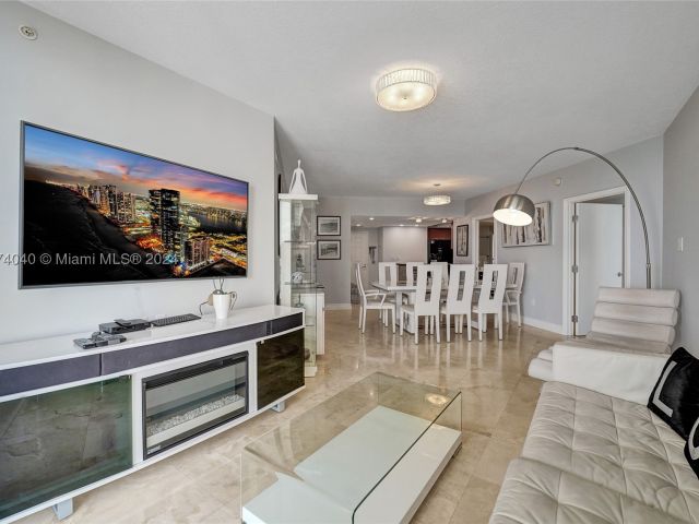 2-bedroom condo for rent in Sunny Isles Beach - 16699 Collins Ave 4106 - MondialRealty