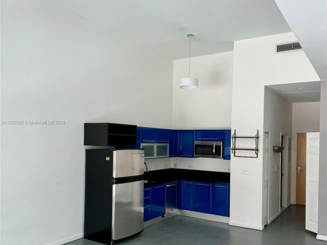 Apartment for rent  Unit # - photo 5315837