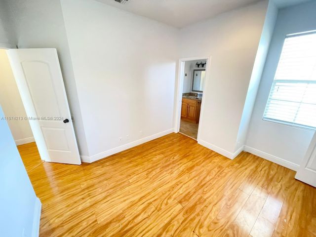 Home for rent at 2307 Washington St 4 - photo 5316217