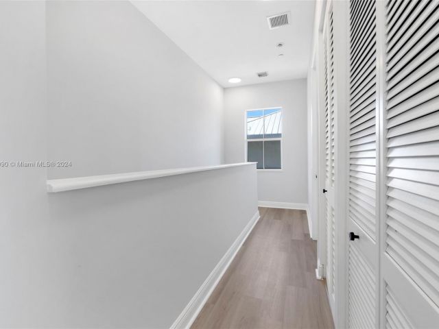 Home for rent at 302 SW 14th Ave - photo 5312302