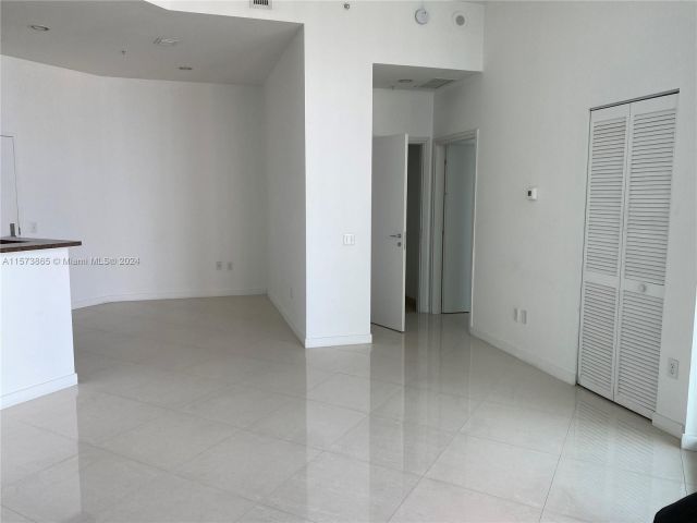 Apartment for rent  Unit #PH-3905 - photo 5312261