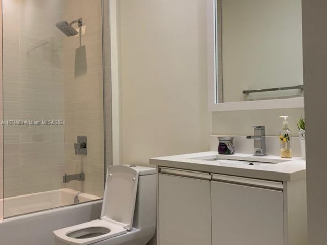 Home for rent at 10265 NW 63rd Ter 104 - photo 5313530