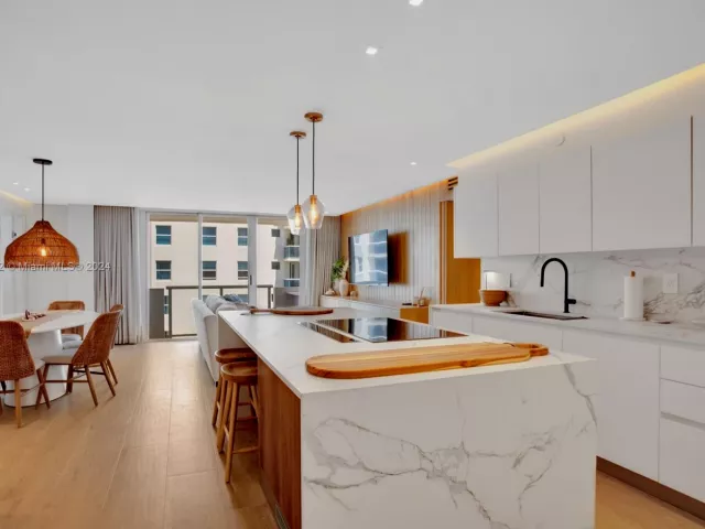 2-bedroom condo for sale in Surfside - 9195 Collins Ave 903 - MondialRealty