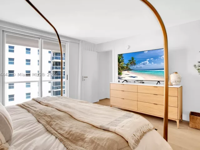 2-bedroom condo for sale in Surfside - 9195 Collins Ave 903 - MondialRealty